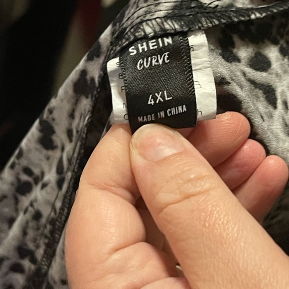 Snake skin sleeveless top - Picture 3 of 3